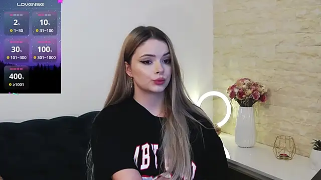 Snapshot of Kailynn_Moenn chatting on December 11, 2024, 7:36 pm Kailynn Moenn online show from December 11, 2024, 7:36 pm