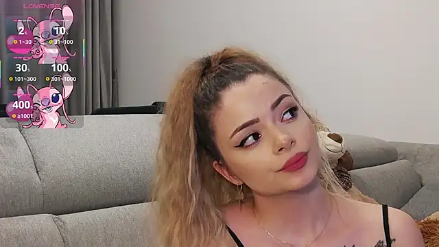 Snapshot of Kailynn_Moenn chatting on February 21, 2025, 1:11 am Kailynn Moenn online show from February 21, 2025, 1:11 am