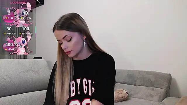 Snapshot of Kailynn_Moenn chatting on March 5, 2025, 8:42 pm Kailynn Moenn online show from March 5, 2025, 8:42 pm