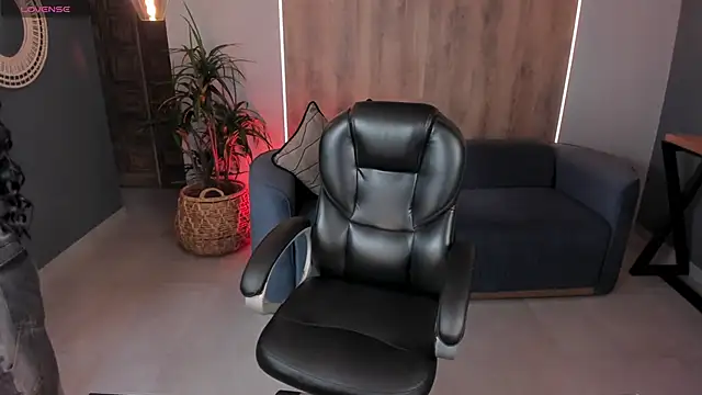 MileyCruz  online show from September 13, 2025, 7:35 pm