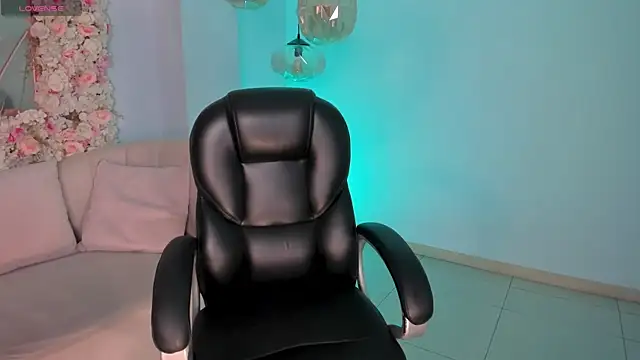 MileyCruz  online show from April 11, 2026, 7:51 pm