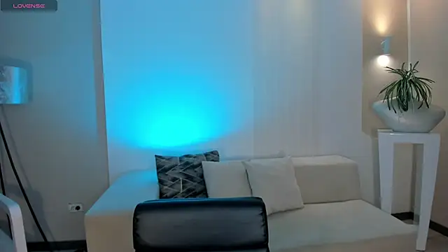 DannaCruz online show from March 8, 2025, 10:43 am