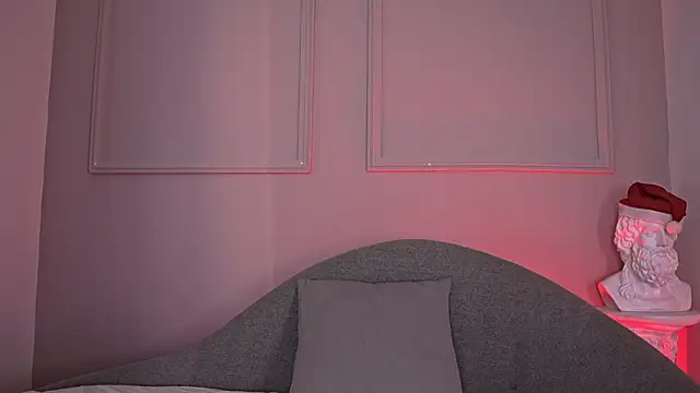 Paulah x online show from December 22, 2025, 8:39 pm