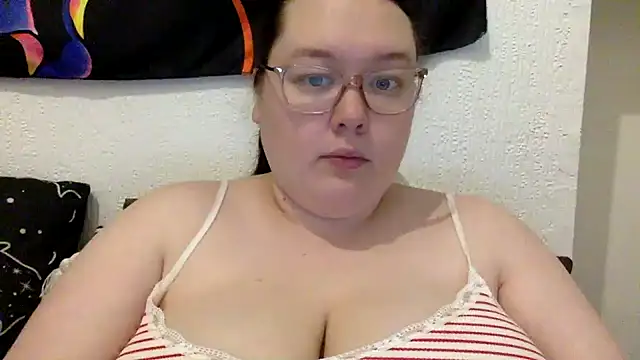 Sexycurvyemilyy online show from February 6, 2026, 8:45 pm