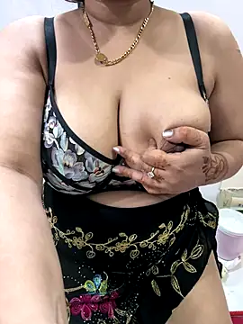Sexybomb33 online show from November 4, 2025, 11:15 pm