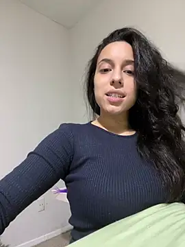 Snapshot of Natur4lBeautyb33 chatting on December 8, 2024, 4:25 am Natur4lBeautyb33 online show from December 8, 2024, 4:25 am