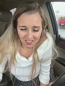 Snapshot of SkyelarSommer chatting on January 23, 2025, 8:24 pm SkyelarSommer online show from January 23, 2025, 8:24 pm