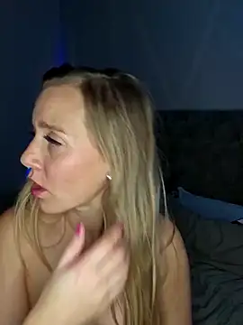 Snapshot of SkyelarSommer chatting on January 28, 2025, 7:53 am SkyelarSommer online show from January 28, 2025, 7:53 am