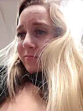 Snapshot of SkyelarSommer chatting on February 2, 2025, 6:04 am SkyelarSommer online show from February 2, 2025, 6:04 am