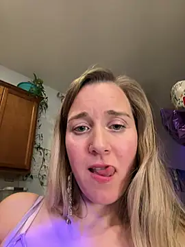 Snapshot of SkyelarSommer chatting on February 23, 2025, 5:45 am SkyelarSommer online show from February 23, 2025, 5:45 am