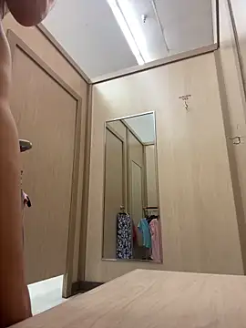 Snapshot of SkyelarSommer chatting on March 6, 2025, 1:37 am SkyelarSommer online show from March 6, 2025, 1:37 am