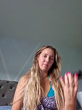 Snapshot of SkyelarSommer chatting on October 3, 2025, 2:14 pm SkyelarSommer online show from October 3, 2025, 2:14 pm