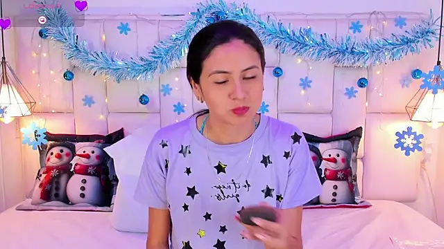 Snapshot of SarahSophia_ chatting on December 16, 2024, 11:33 am SarahSophia online show from December 16, 2024, 11:33 am