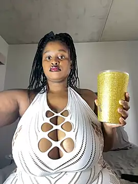 Snapshot of KnockoutBestie chatting on February 7, 2025, 7:29 am KnockoutBestie online show from February 7, 2025, 7:29 am