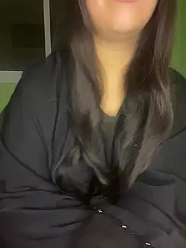 Mayacrayzi online show from May 3, 2026, 9:37 am