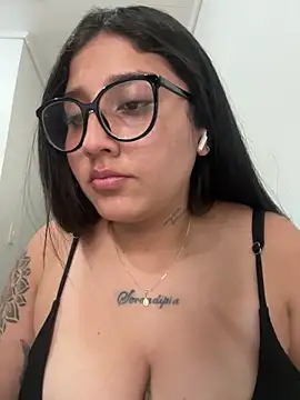 Snapshot of croftsmila chatting on October 31, 2025, 9:16 pm croftsmila online show from October 31, 2025, 9:16 pm