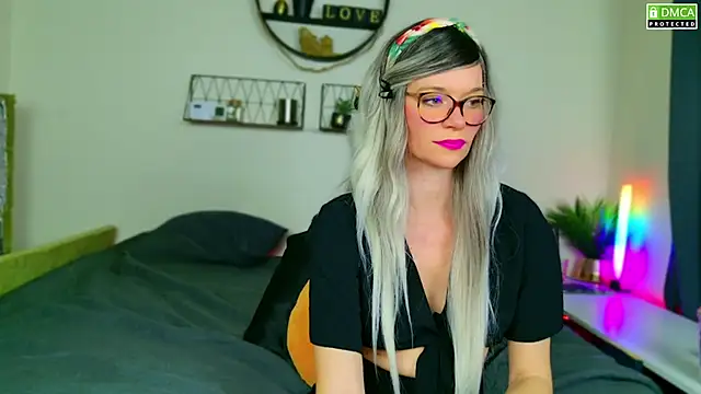 Snapshot of Kittychatte chatting on December 8, 2024, 8:25 pm Kittychatte online show from December 8, 2024, 8:25 pm