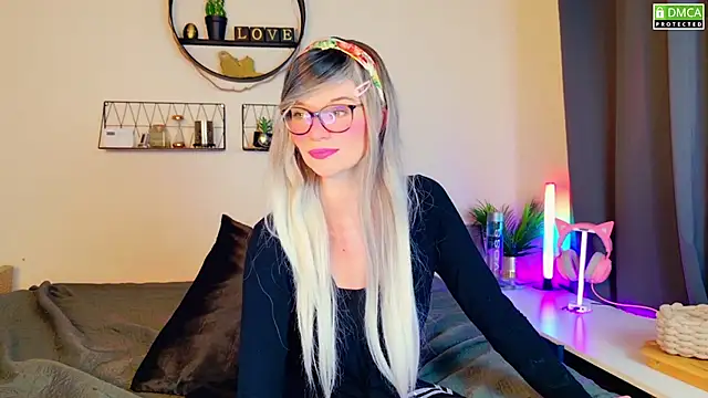 Snapshot of Kittychatte chatting on February 4, 2025, 8:38 pm Kittychatte online show from February 4, 2025, 8:38 pm