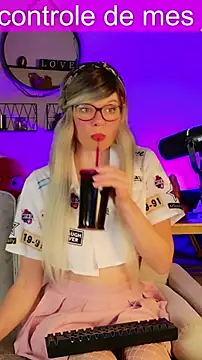 Kittychatte online show from April 18, 2026, 5:33 am