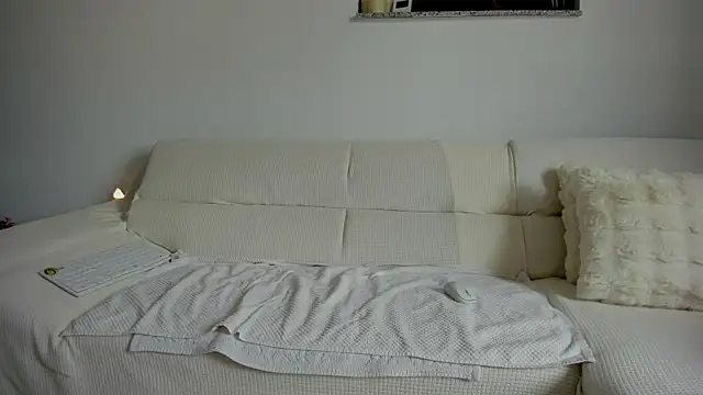 bellahot77 online show from July 3, 2026, 12:22 pm