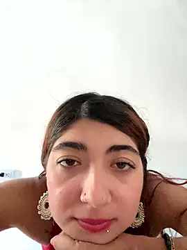 Snapshot of esteni chatting on December 5, 2024, 3:50 pm esteni online show from December 5, 2024, 3:50 pm