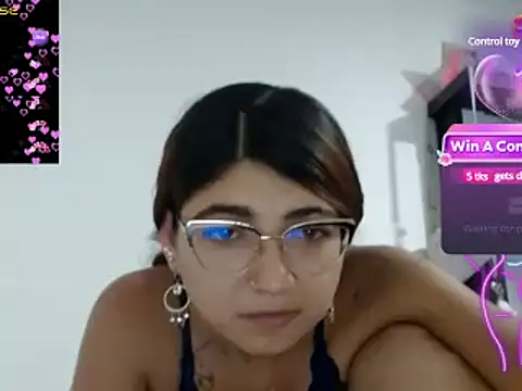 Snapshot of esteni chatting on December 14, 2024, 4:45 am esteni online show from December 14, 2024, 4:45 am