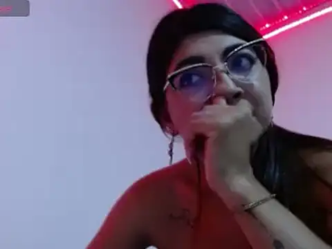 Snapshot of esteni chatting on March 11, 2025, 3:37 am esteni online show from March 11, 2025, 3:37 am