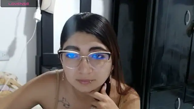 Snapshot of esteni chatting on March 16, 2025, 8:00 pm esteni online show from March 16, 2025, 8:00 pm