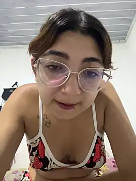 Snapshot of esteni chatting on May 15, 2026, 3:57 am esteni online show from May 15, 2026, 3:57 am