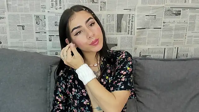 Snapshot of Mhelanny2 chatting on December 14, 2024, 1:17 am Mhelanny2 online show from December 14, 2024, 1:17 am