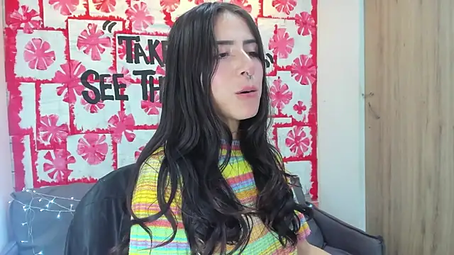 Snapshot of Mhelanny2 chatting on February 16, 2025, 12:52 am Mhelanny2 online show from February 16, 2025, 12:52 am