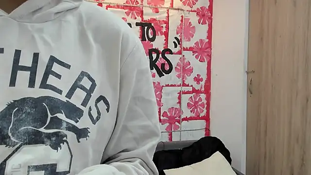 Snapshot of Mhelanny2 chatting on March 13, 2025, 10:10 pm Mhelanny2 online show from March 13, 2025, 10:10 pm