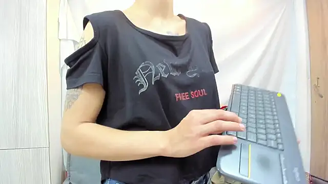 Mhelanny2 online show from February 13, 2026, 6:26 pm