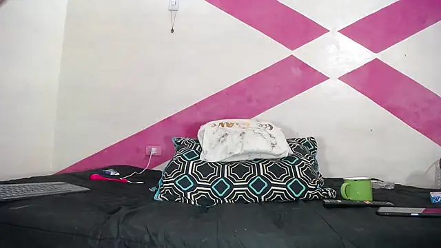 Snapshot of MIA_luxce29 chatting on January 31, 2025, 4:14 am MIA luxce29 online show from January 31, 2025, 4:14 am