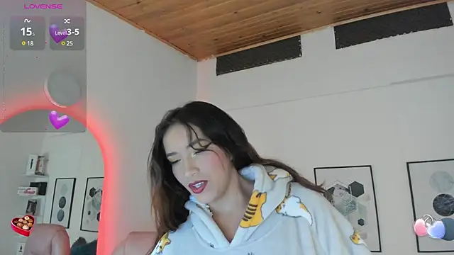 Snapshot of cristal__hot_1 chatting on February 7, 2025, 10:08 am cristal hot 1 online show from February 7, 2025, 10:08 am