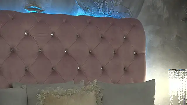 IvyRubens online show from November 13, 2025, 5:28 am