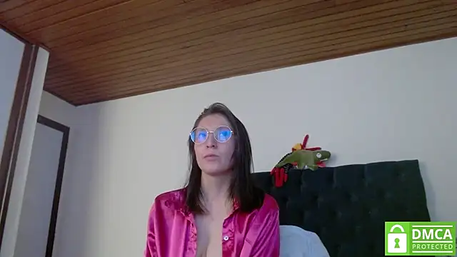 Sophi Cute online show from December 5, 2024, 6:44 pm