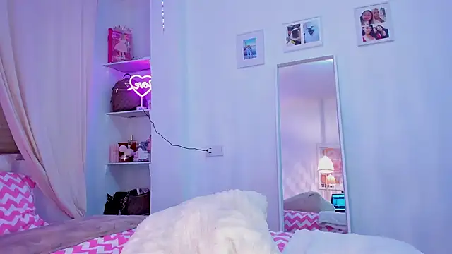 Snapshot of _viioletweekend_ chatting on March 12, 2026, 7:53 pm viioletweekend online show from March 12, 2026, 7:53 pm