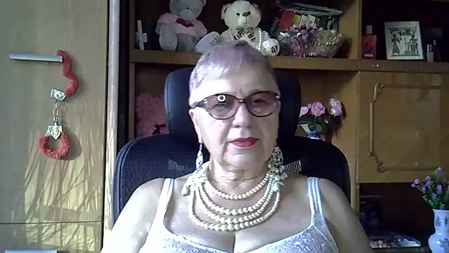 SweetCherry27 online show from September 18, 2025, 4:47 am