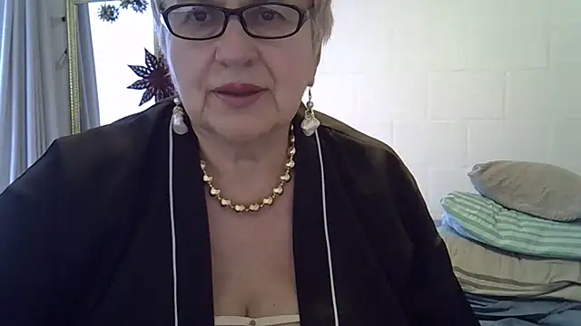 Snapshot of SweetCherry27 chatting on February 14, 2026, 4:48 pm SweetCherry27 online show from February 14, 2026, 4:48 pm