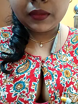 Snapshot of Sophiaboudi chatting on March 10, 2025, 5:07 pm Sophiaboudi online show from March 10, 2025, 5:07 pm