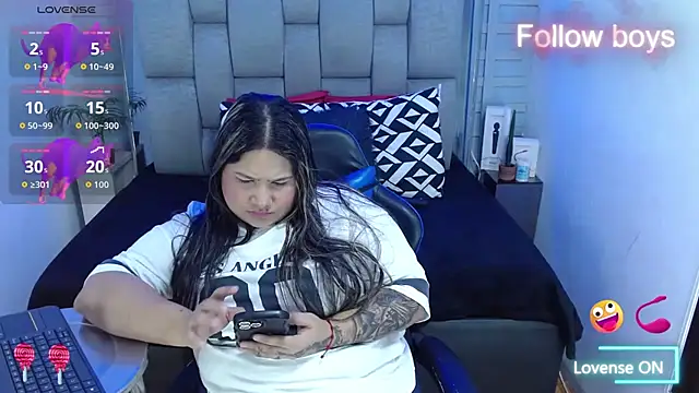 evelin zaens online show from December 15, 2025, 5:23 am