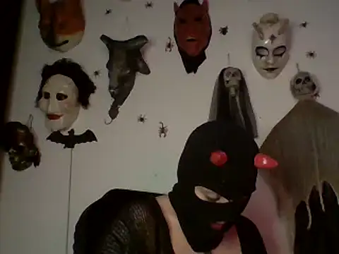 Snapshot of FeticheMacabre chatting on March 16, 2025, 7:04 am FeticheMacabre online show from March 16, 2025, 7:04 am