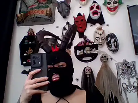 Snapshot of FeticheMacabre chatting on December 20, 2025, 6:26 pm FeticheMacabre online show from December 20, 2025, 6:26 pm