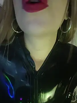 Snapshot of LatexDevil_Blondie chatting on July 15, 2026, 3:17 pm LatexDevil Blondie online show from July 15, 2026, 3:17 pm