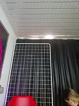 Snapshot of LatexDevil_Blondie chatting on August 8, 2026, 6:32 pm LatexDevil Blondie online show from August 8, 2026, 6:32 pm