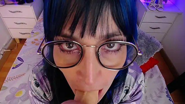 alicia moom online show from February 22, 2025, 8:20 pm