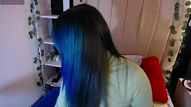 alicia moom online show from March 11, 2025, 7:58 pm