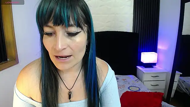 alicia moom online show from March 22, 2025, 2:14 pm