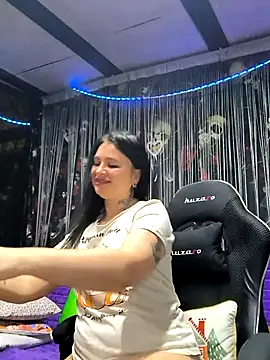 KikiXRed online show from April 1, 2026, 4:35 am